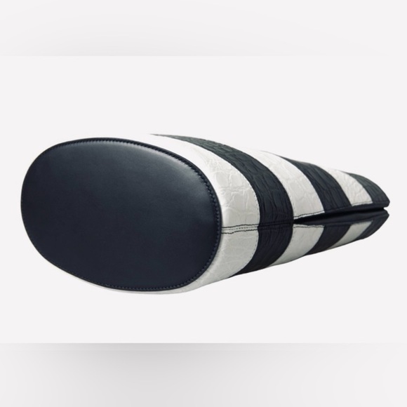 BALENCIAGA NEW BLACK/WHITE STRIPED EXOTIC SKIN LEATHER MAXI BUCKET TOTE BAG AUTH - Picture 12 of 17